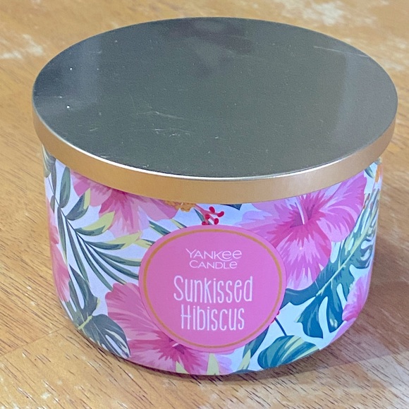 Yankee Candle Sunkissed Hibiscus Three Wick Candle
